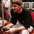 Geek et No-Life régressent pour jouer.